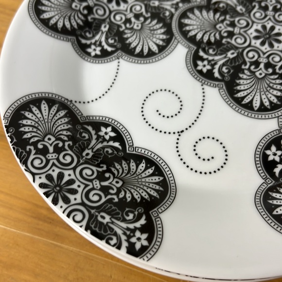 4 Black White Salad Appetizer Desert Plates and 1 Bowl - Picture 2 of 7